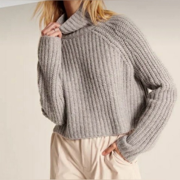 Abercrombie & Fitch Sweater Size L Cowl Neck Light Gray - Picture 1 of 11